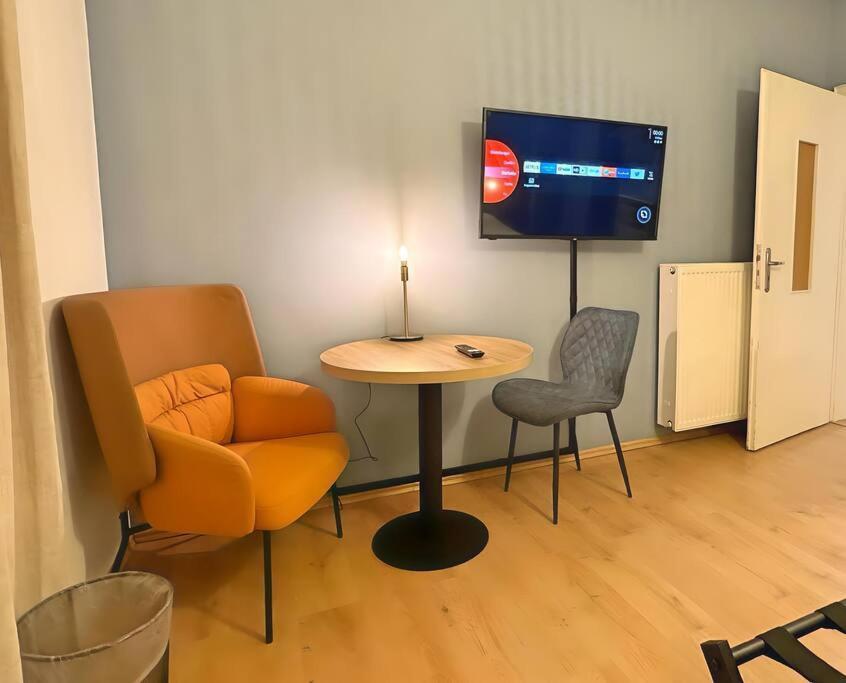 Urban & Chic: 2bdr, Parkplatz Apartment